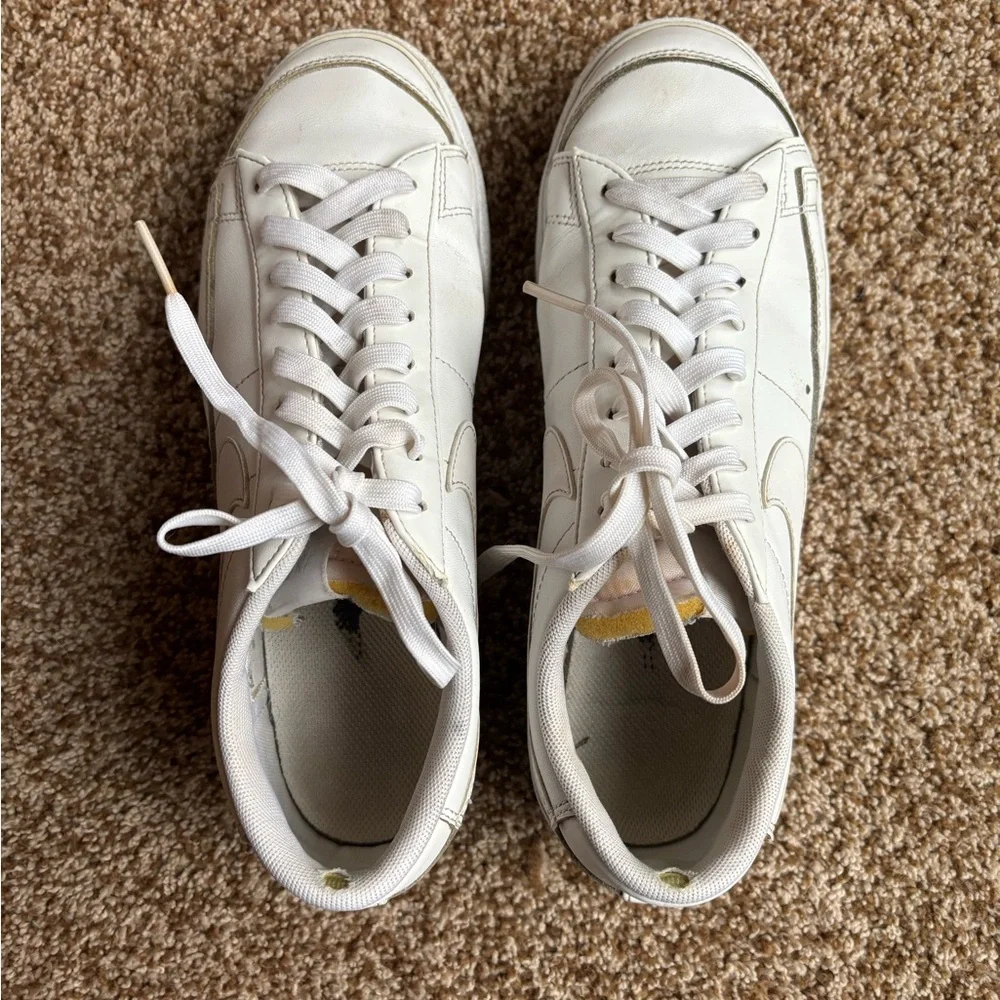 Nike White Low-Top Sneakers - Picture 3 of 8
